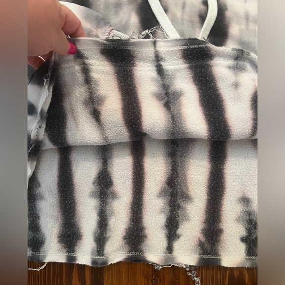 SO Cropped Sweatshirt Tie Dye Print Frayed Bottom SOFT - Picture 5 of 6